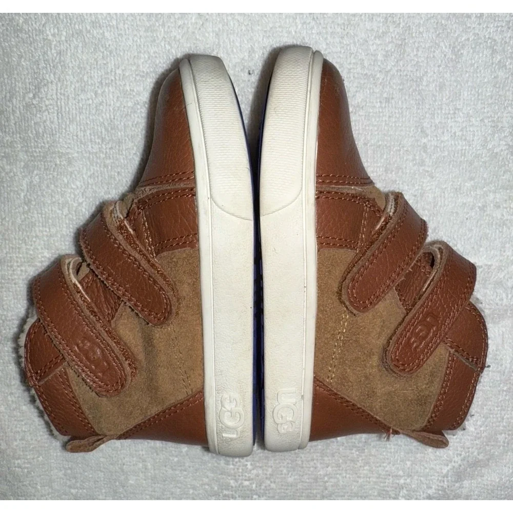 UGG Boots for Boys Size 7 tan‎